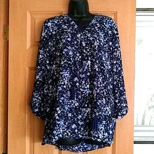 Tahari size large blouse